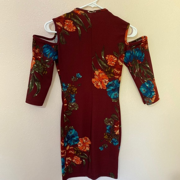 Maroon flowered dress - Picture 1 of 3